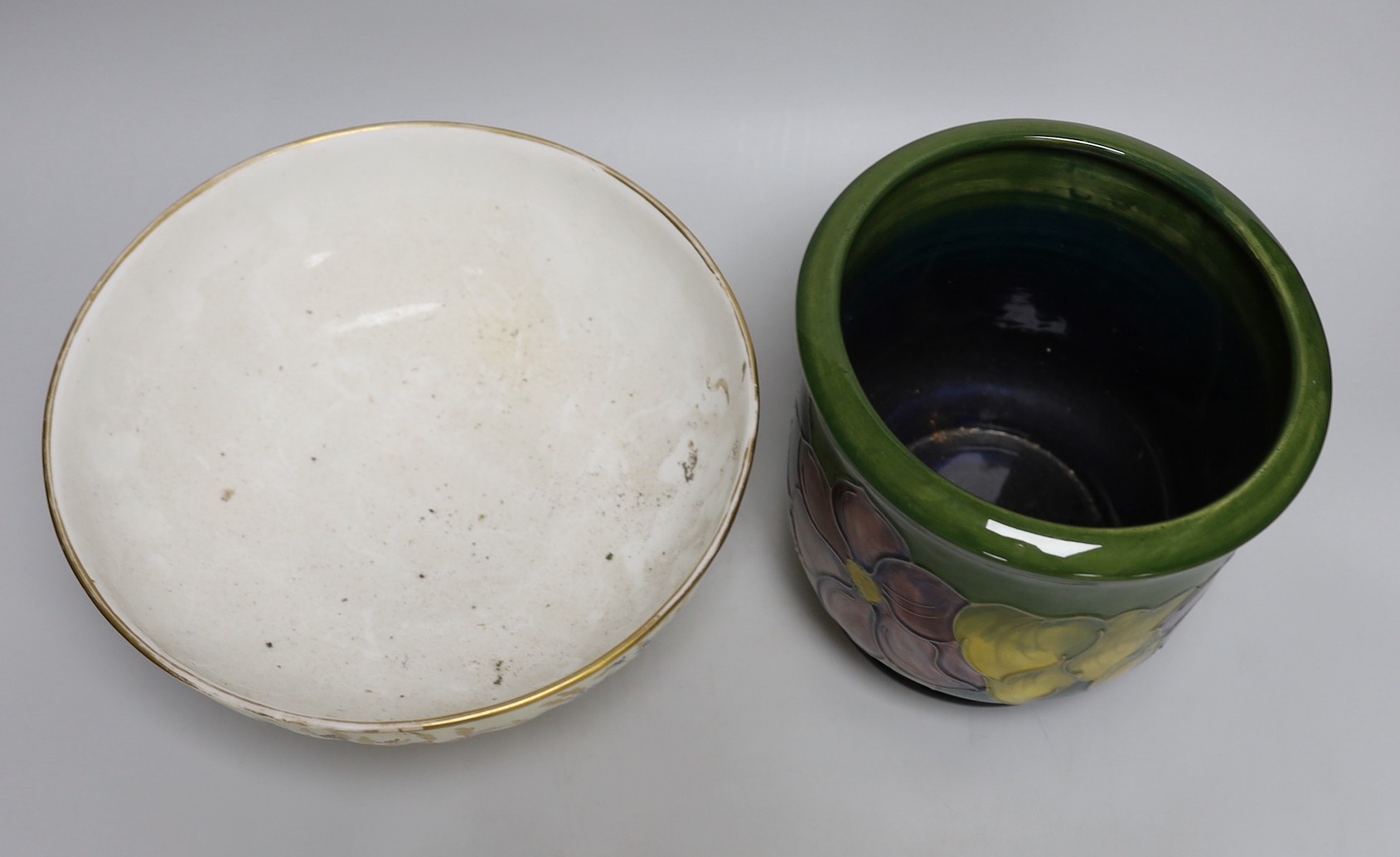 A Moorcroft Hibiscus jardiniere, an odd Moorcroft cover and Wedgwood pedestal fruit bowl, jardiniere 18cms high